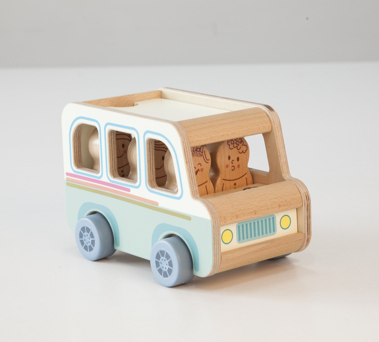 Autobús de madera con 6 pasajeros